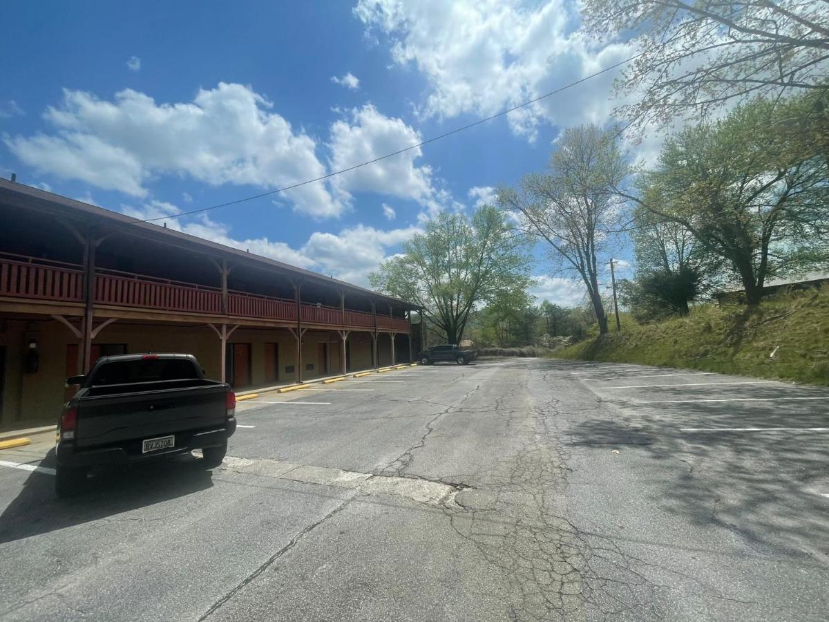 Budgetel Inn & Suites Dillard Buitenkant foto