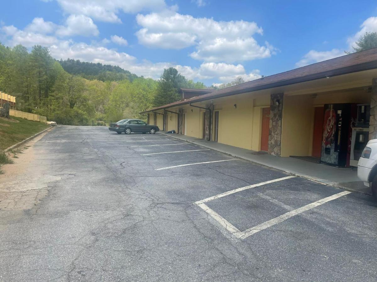 Budgetel Inn & Suites Dillard Buitenkant foto