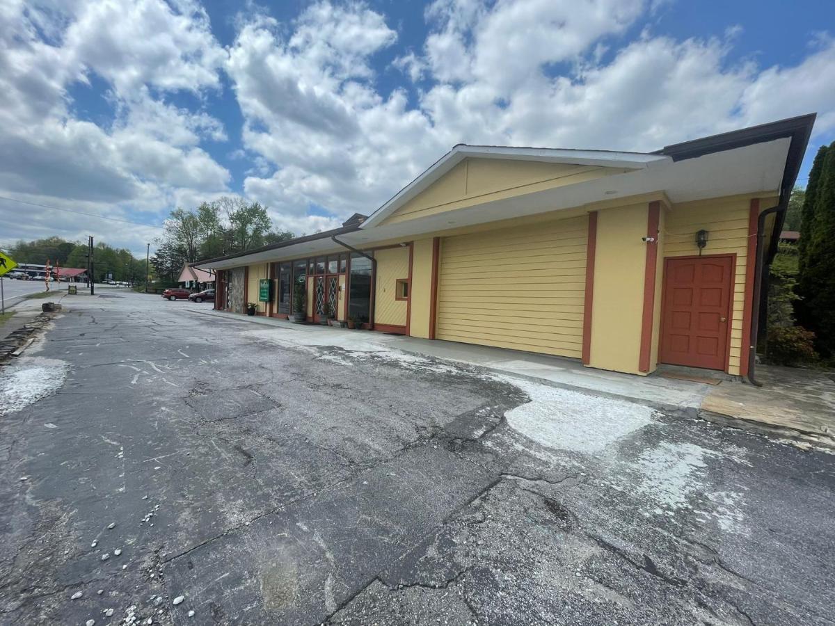 Budgetel Inn & Suites Dillard Buitenkant foto