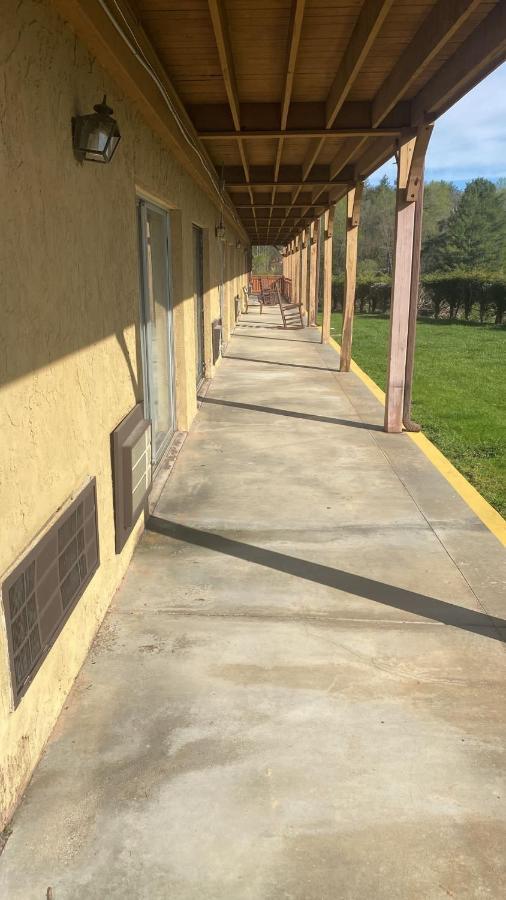 Budgetel Inn & Suites Dillard Buitenkant foto