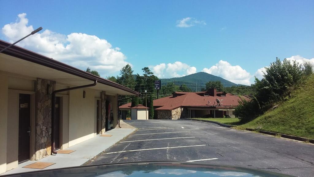 Budgetel Inn & Suites Dillard Buitenkant foto